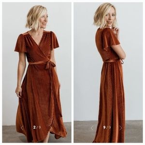 Baltic Born Andi Ribbed Velvet Wrap Dress! Size Medium.